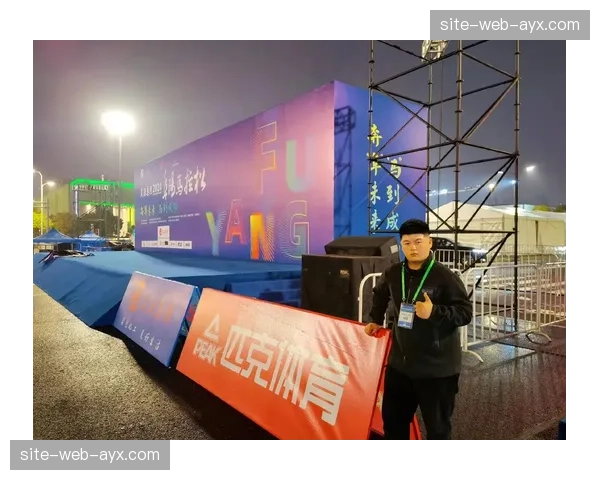 赛事赞助商互动区域正通过雷达感应激活数字礼券